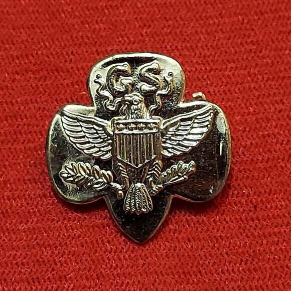 Girl Scouts G S Gold Tone American Eagle Brooch Pin - Picture 1 of 3
